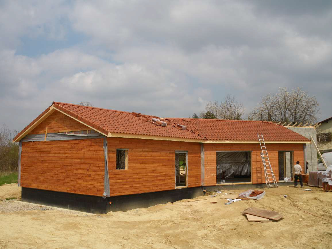 FOCUS SUR LA DURÉE APPROXIMATIVE NÉCESSAIRE POUR CONSTRUIRE UNE MAISON AU PÉAGE-DE-ROUSSILLON